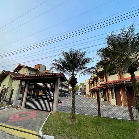 Pe Na Areia Na Praia Das Toninhas - Villagio 24 Porto Feliz Ubatuba Exteriér fotografie